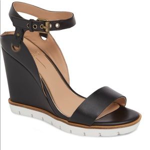 Super cute black wedge